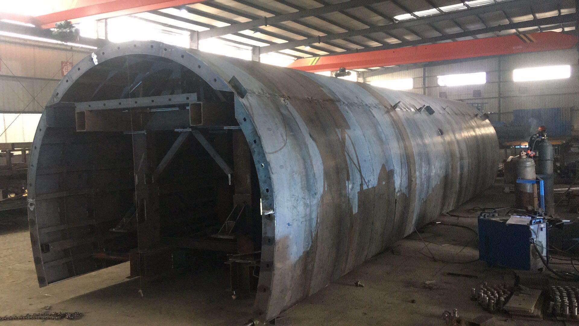 四川洲桥水电工程有限公司水利台车厂内拼装 四川洲桥水电工程有限公司水利台车厂内拼装